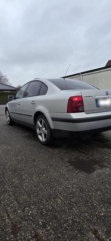Gebraucht VW Passat 116 PS (85 kW) 2000 Silber Limousine