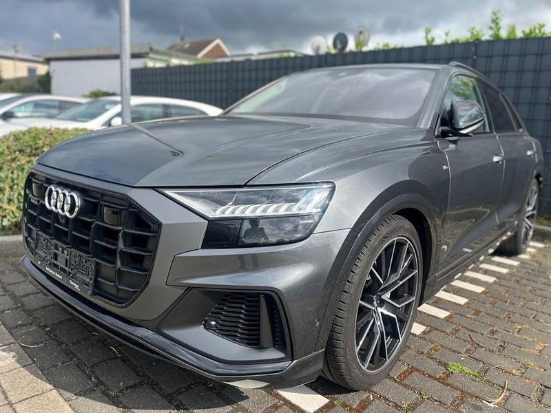 Grau Gebraucht 2020 Audi Q8 S-Line SUV | 44.990 € (Fairer Preis) - Bild 1/4