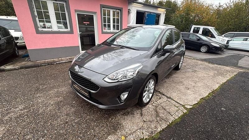 Grau Gebraucht 2018 Ford Fiesta Cool & Connect Kleinwagen | 10.990 € (Fairer Preis) - Bild 1/4