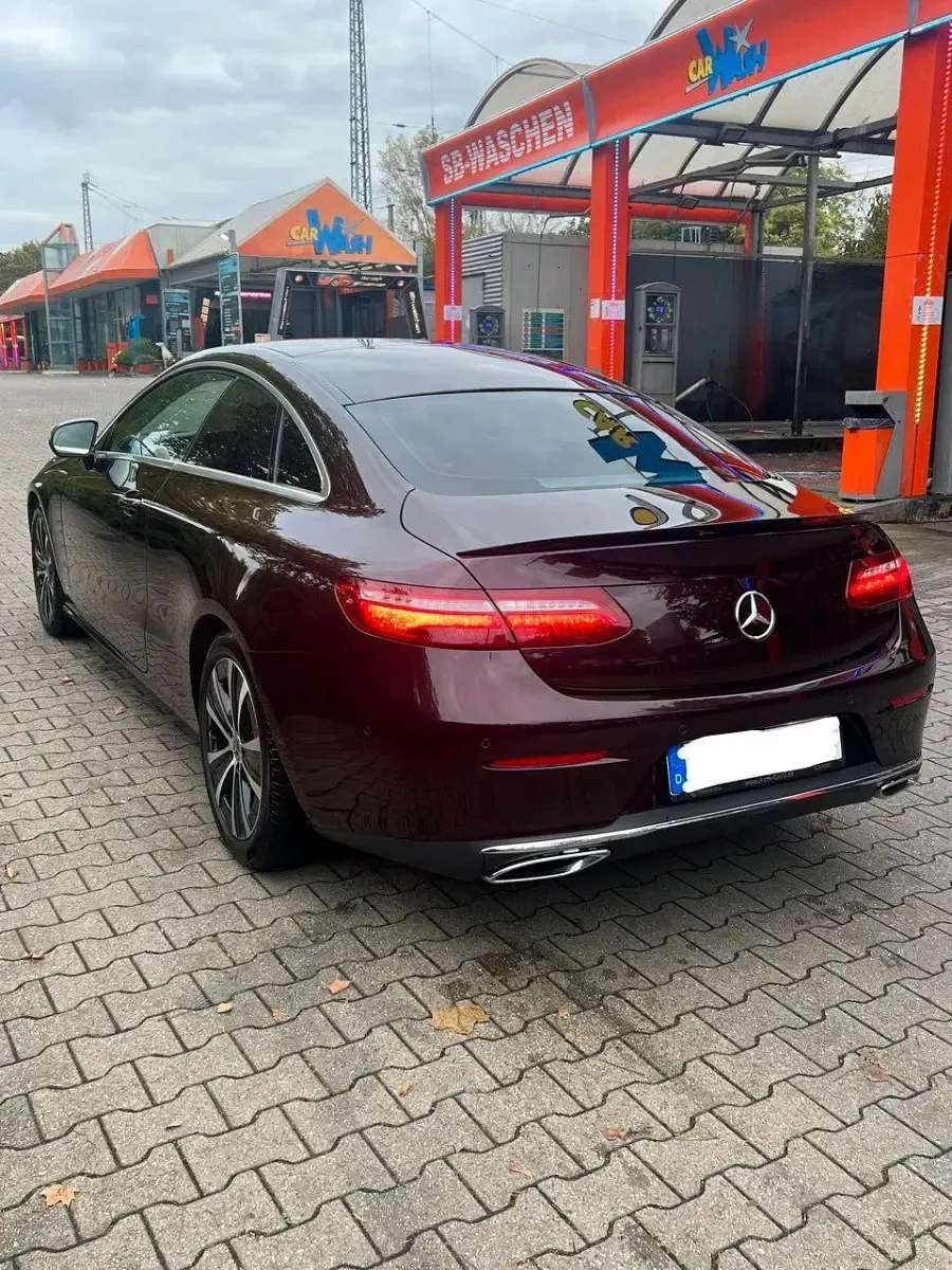 Gebraucht Mercedes E220 194 PS (142 kW) 2019 Violet Coupé
