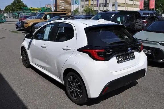 Gebraucht Toyota Yaris Basis 116 PS (85 kW) 2022 Schneeweiß Kleinwagen