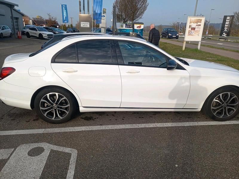 Gebraucht Mercedes C300 258 PS (189 kW) 2019 Weiß Limousine