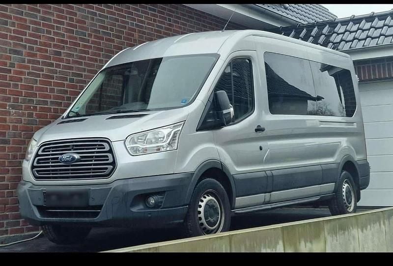 Silber Gebraucht 2017 Ford Transit Trend Van / Kleinbus | 29.500 € - Bild 1/4
