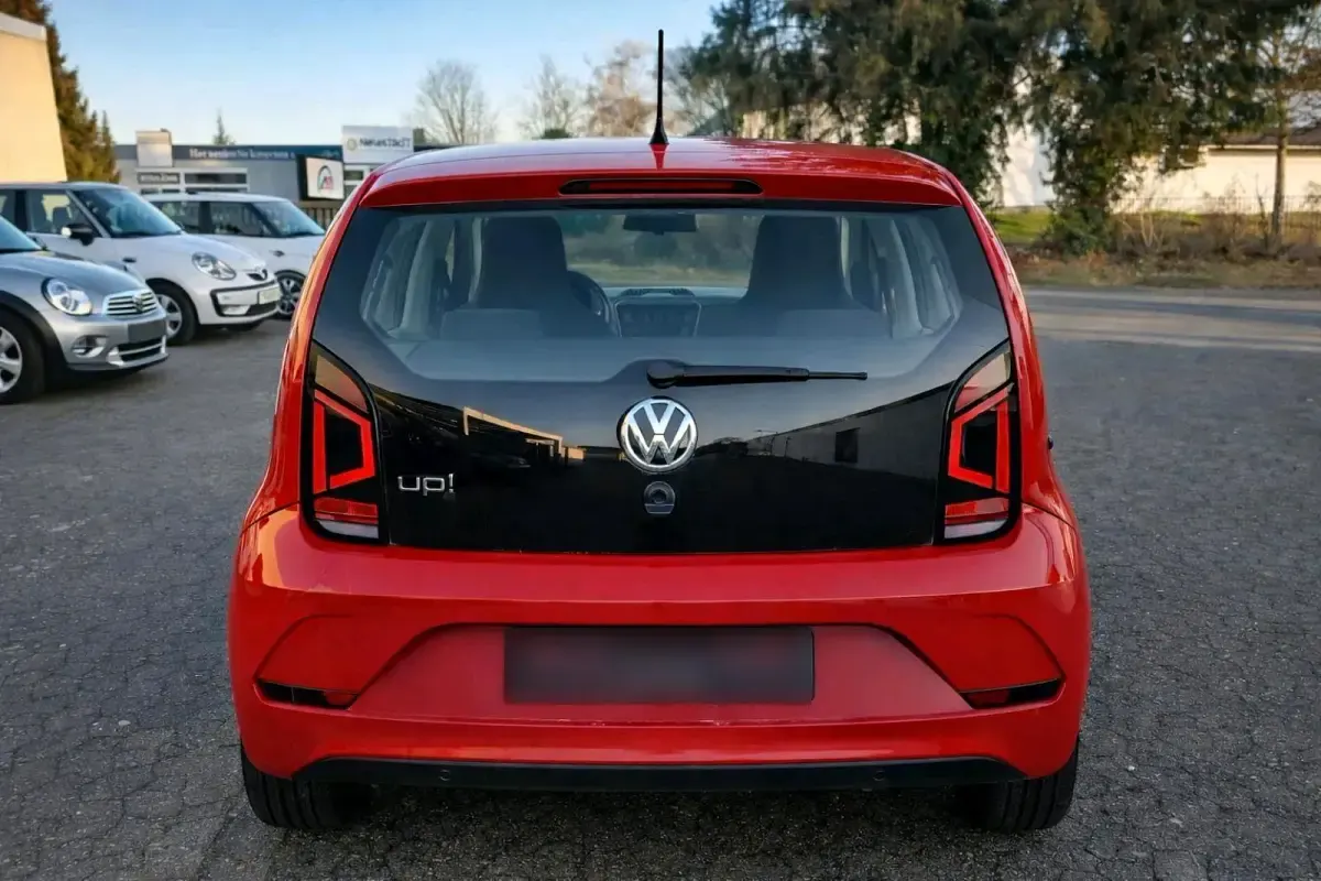 Usado VW up! 60 CV (44 kW) 2017 Rojo Utilitario