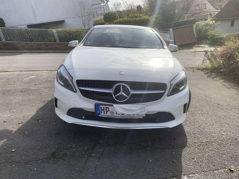 Weiß Gebraucht 2015 Mercedes A200 Kleinwagen | 13.500 € (Fairer Preis) - Bild 1/4