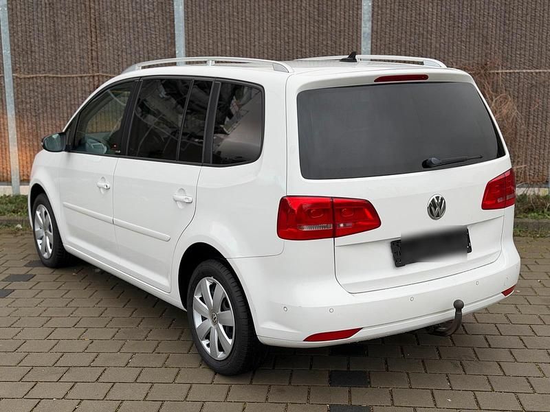 Gebraucht VW Touran 105 PS (77 kW) 2012 Weiß Van / Kleinbus