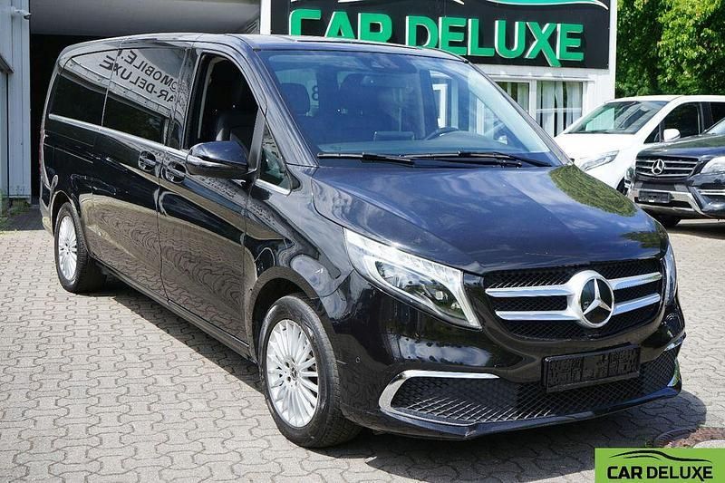 Schwarz Gebraucht 2021 Mercedes V220 Avantgarde Van / Kleinbus | 36.757 € - Bild 1/4