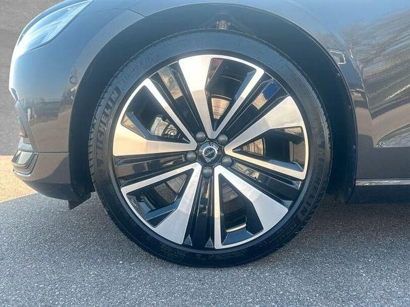 Gebraucht Volvo V60 Core 197 PS (144 kW) 2025 Platinum grey Kombi