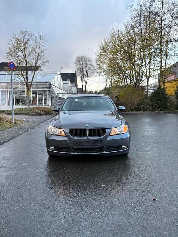 Gebraucht BMW 320 2007 Grau Limousine