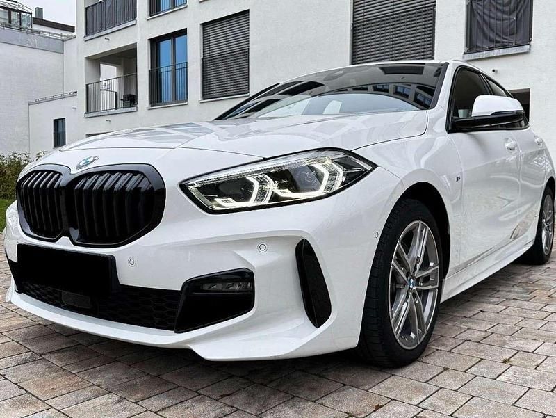 Weiß Gebraucht 2023 BMW 118 M Sport Kleinwagen | 21.550 € (Superpreis) - Bild 1/4