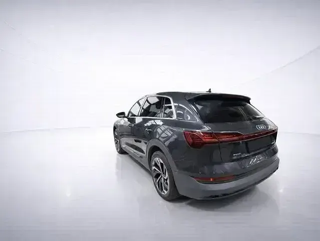 Używany Audi e-tron S-Line 300 kW (408 KM) 2021 Szary SUV