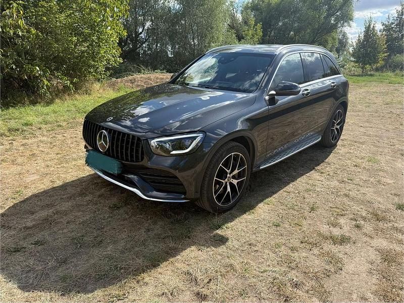 Schwarz Gebraucht 2020 Mercedes GLC400d AMG SUV | 43.900 € (Etwas zu teuer) - Bild 1/4