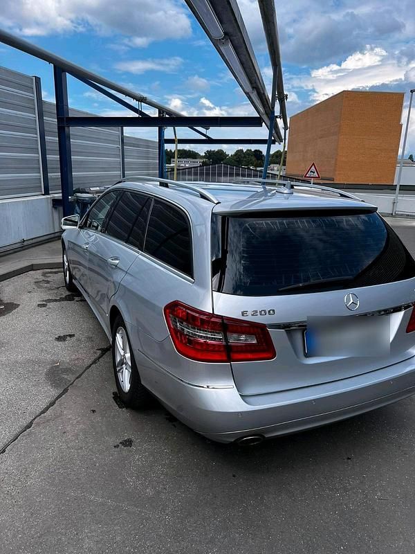Gebraucht Mercedes E200 184 PS (135 kW) 2010 Silber Kombi