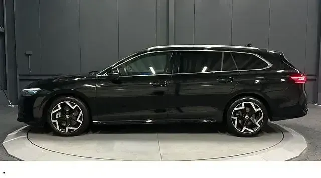 Gebraucht VW Passat R-line 193 PS (141 kW) 2025 Grenadillschwarz metallic Kombi