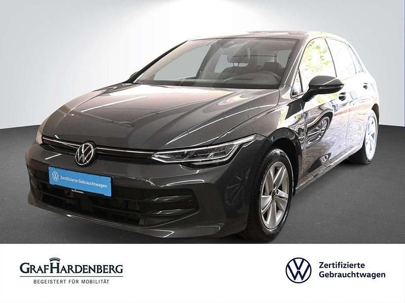 Grau Gebraucht 2024 VW Golf VIII Life Limousine | 31.880 € (Etwas zu teuer) - Bild 1/4