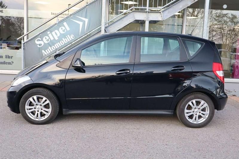 Gebraucht Mercedes A180 109 PS (80 kW) 2012 Schwarz Kleinwagen