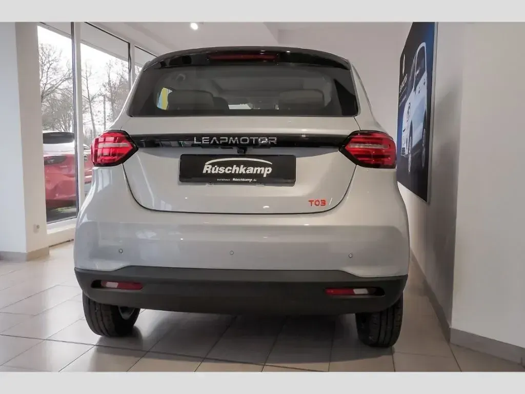 Neu Leapmotor T03 69 kW (95 PS) 2026 Silber Kleinwagen