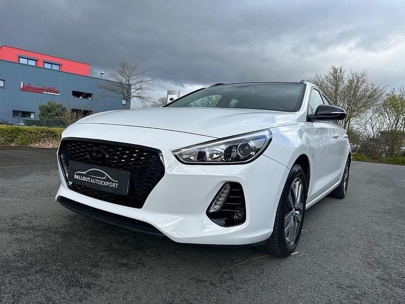 Gebraucht Hyundai i30 140 PS (102 kW) 2017 Weiß Limousine