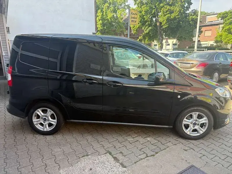 Gebraucht Ford Transit Courier Limited 101 PS (74 kW) 2023 Schwarz Van