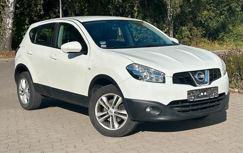 Weiß Gebraucht 2010 Nissan Qashqai SUV | 5.950 € (Fairer Preis) - Bild 1/4