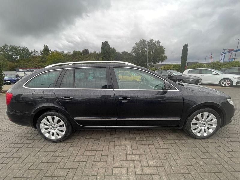 Gebraucht Skoda Superb Elegance 125 PS (91 kW) 2010 Schwarz Kombi