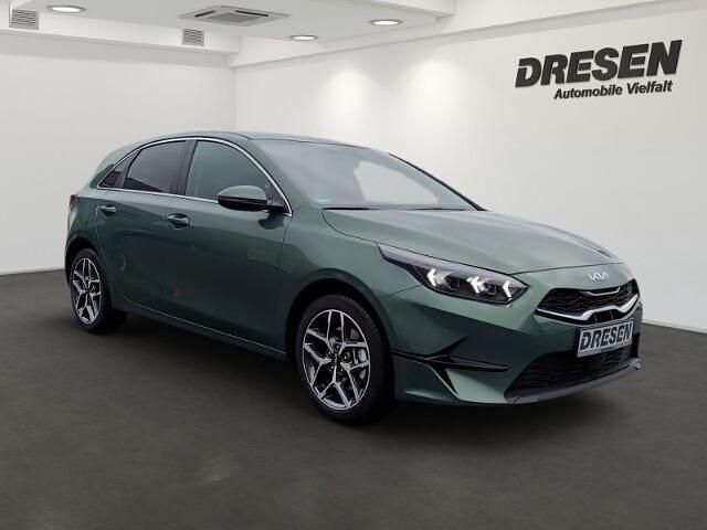 Gebraucht Kia Ceed Platinum 140 PS (102 kW) 2024 (exg) experience green m Kleinwagen