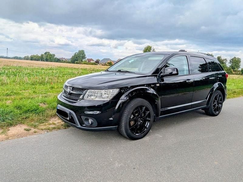 Schwarz Gebraucht 2014 Fiat Freemont Lounge SUV | 6.499 € (Superpreis) - Bild 1/4