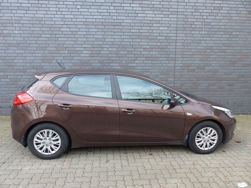 Gebraucht Kia Ceed Attract 99 PS (72 kW) 2013 Braun Kleinwagen