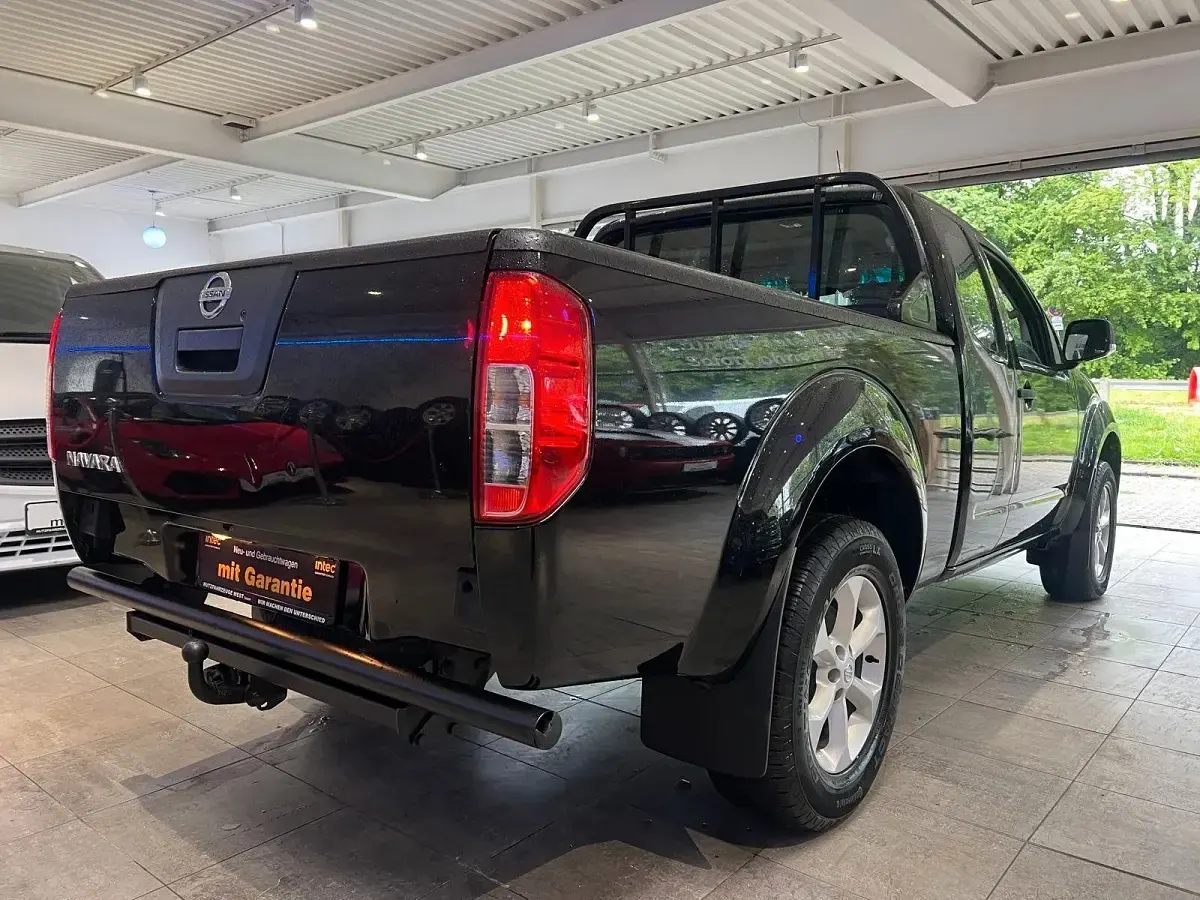 Gebraucht Nissan Navara XE 144 PS (105 kW) 2015 Schwarz Pickup