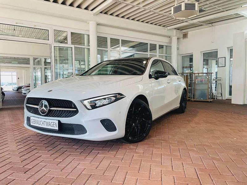 Weiß Gebraucht 2018 Mercedes A250 Night Limousine | 27.300 € (Fairer Preis) - Bild 1/4