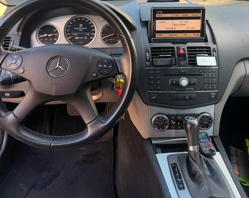 Blau Gebraucht 2007 Mercedes C320 Kombi | 9.250 € (Teuer) - Bild 1/4