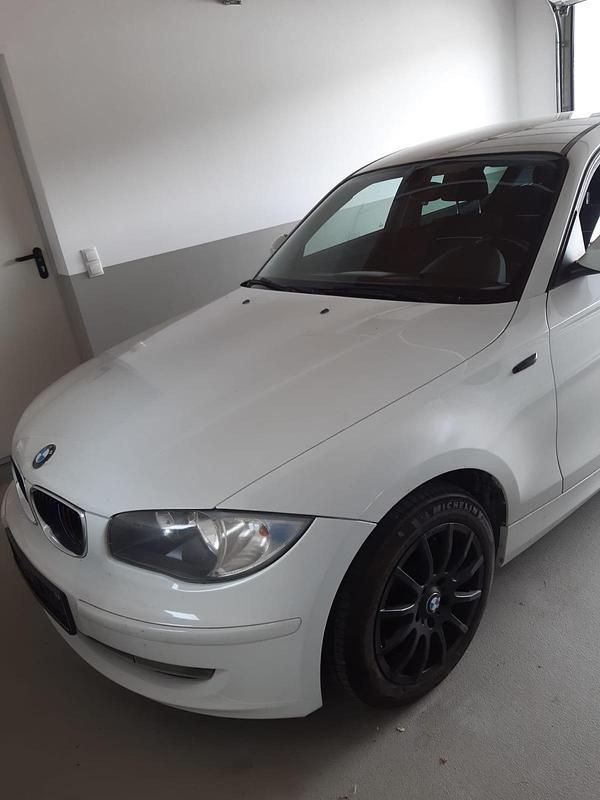 Weiß Gebraucht 2008 BMW 116 Kleinwagen | 1.999 € - Bild 1/4