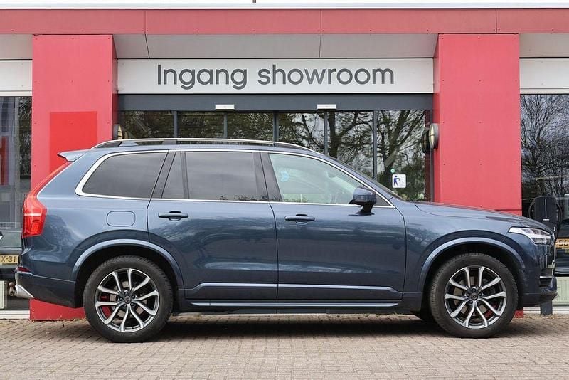 Second-hand Volvo XC90 Momentum 190 CP (139 kW) 2018 Albastru SUV