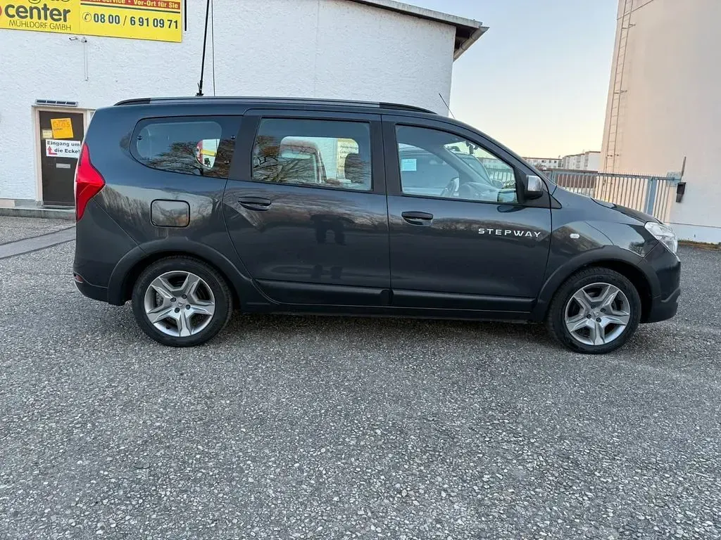 Gebraucht Dacia Lodgy Stepway 116 PS (85 kW) 2021 Grau Van / Kleinbus
