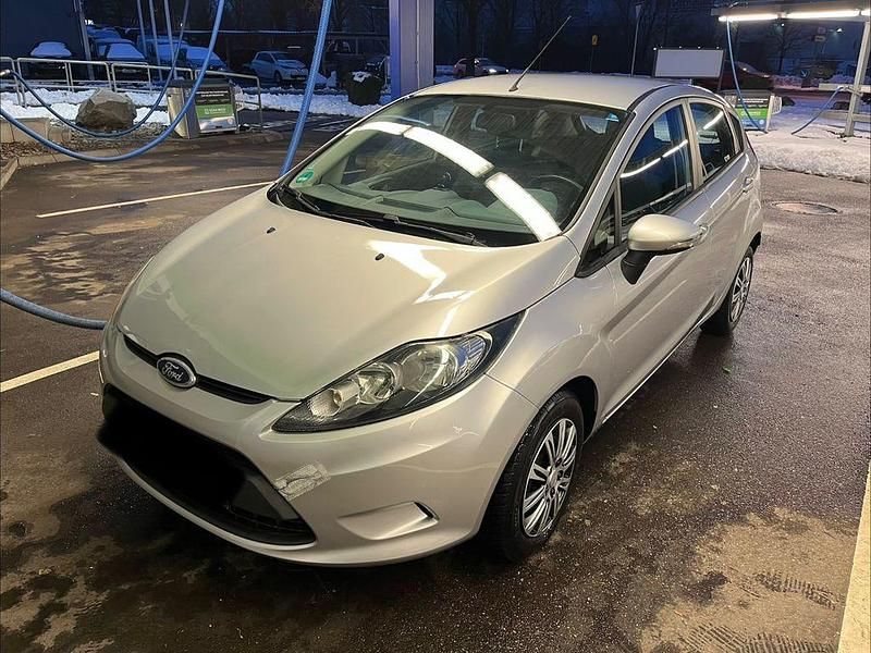 Gebraucht Ford Fiesta Titanium 82 PS (60 kW) 2010 Grau Kleinwagen