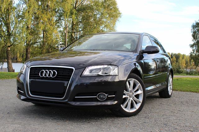 Gebraucht Audi A3 Sportback Attraction 105 PS (77 kW) 2011 Grau metallic Kleinwagen