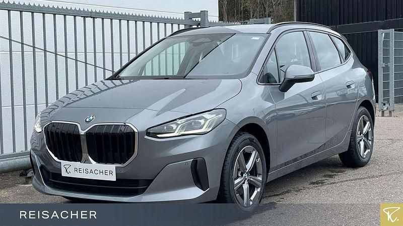 Skyscraper grau metallic Gebraucht 2025 BMW 218 Active Tourer Van / Kleinbus | 33.995 € (Superpreis) - Bild 1/4