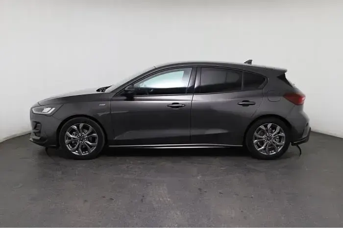 Gebraucht Ford Focus ST-Line 155 PS (114 kW) 2025 Grau, magnetic metallic Limousine