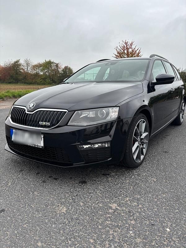 Schwarz Gebraucht 2016 Skoda Octavia RS Kombi | 11.444 € (Guter Preis) - Bild 1/4