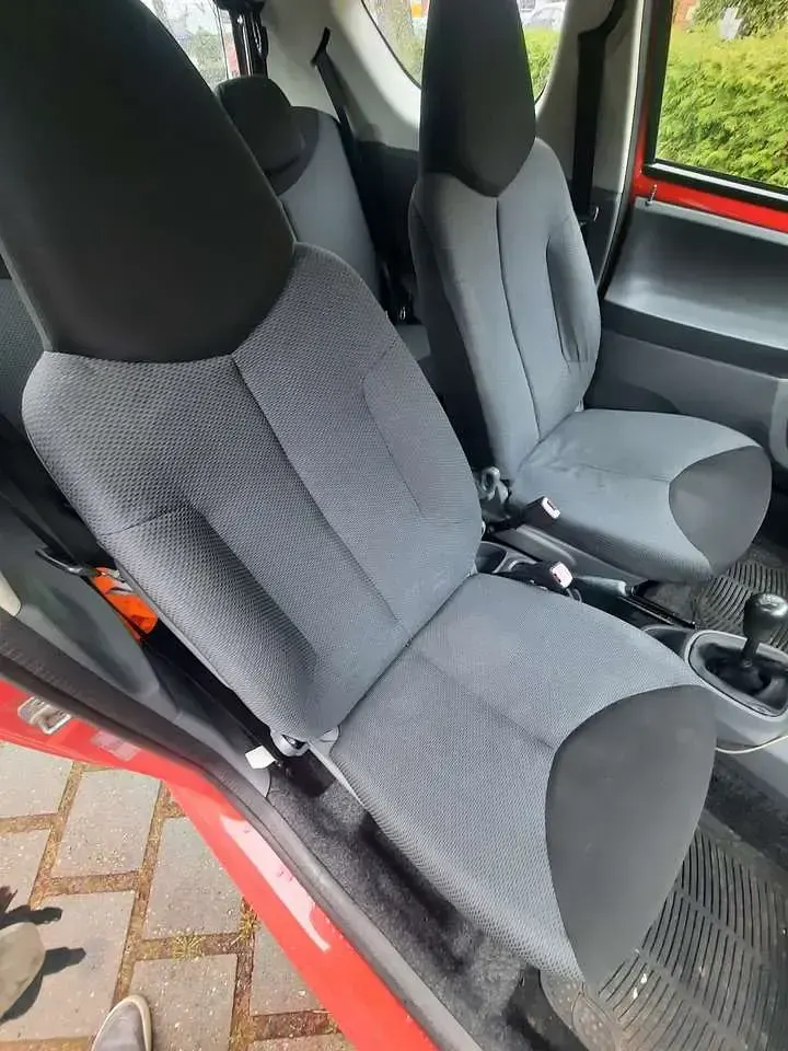 Gebraucht Toyota Aygo 68 PS (50 kW) 2007 Rot Kleinwagen