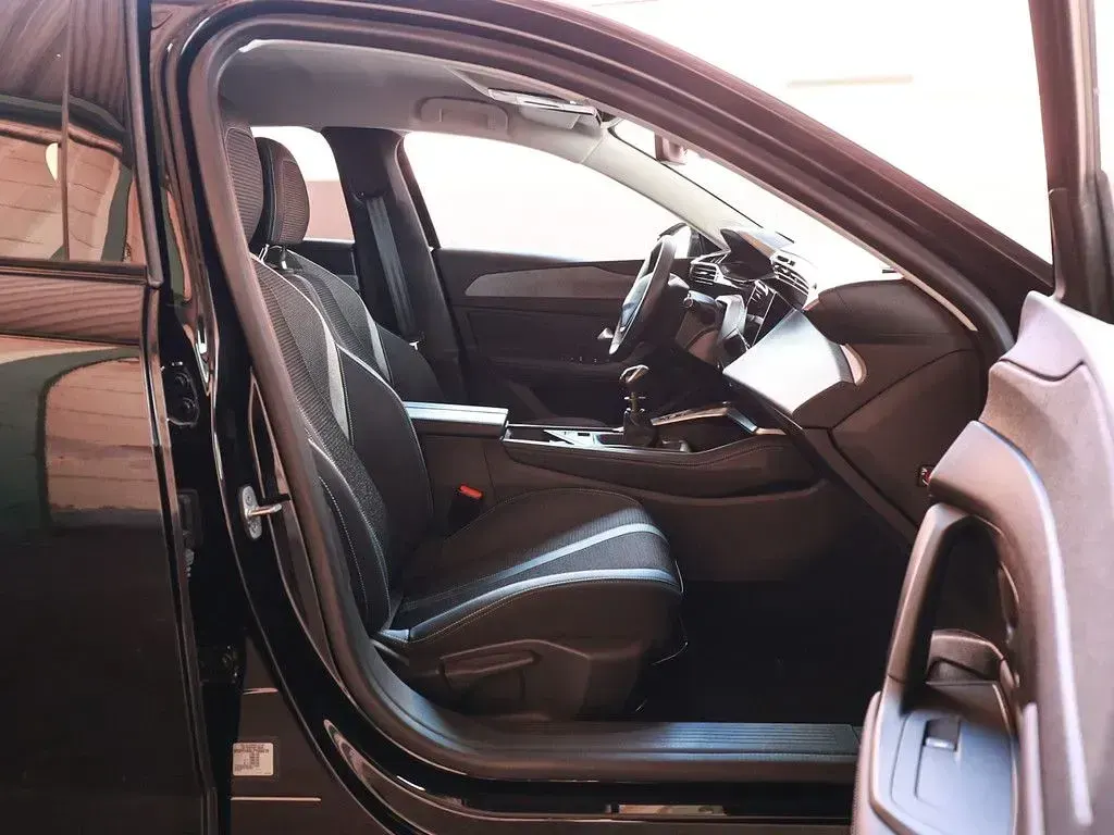 Gebraucht Peugeot 308 Allure 131 PS (96 kW) 2024 Schwarz / perla nera schwarz Limousine