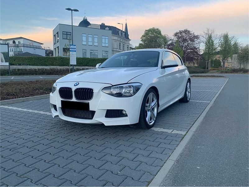 Weiß Gebraucht 2013 BMW 116 M Sport Kleinwagen | 7.000 € (Fairer Preis) - Bild 1/4