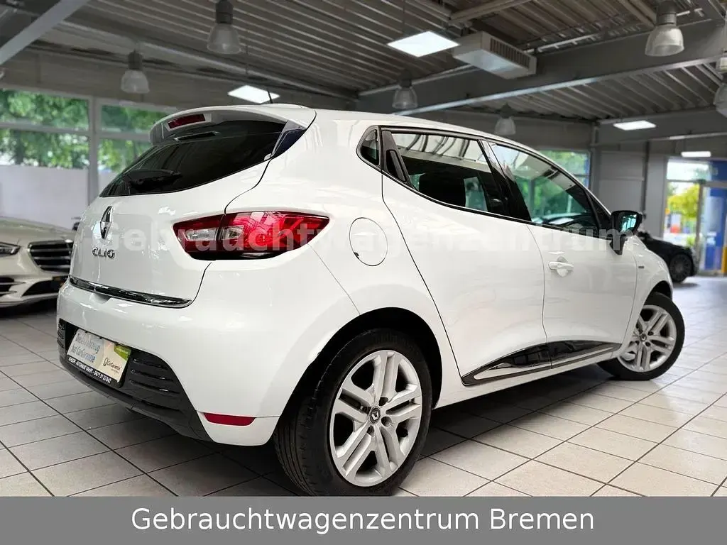 Gebraucht Renault Clio IV LIMITED 73 PS (53 kW) 2017 Weiß Limousine