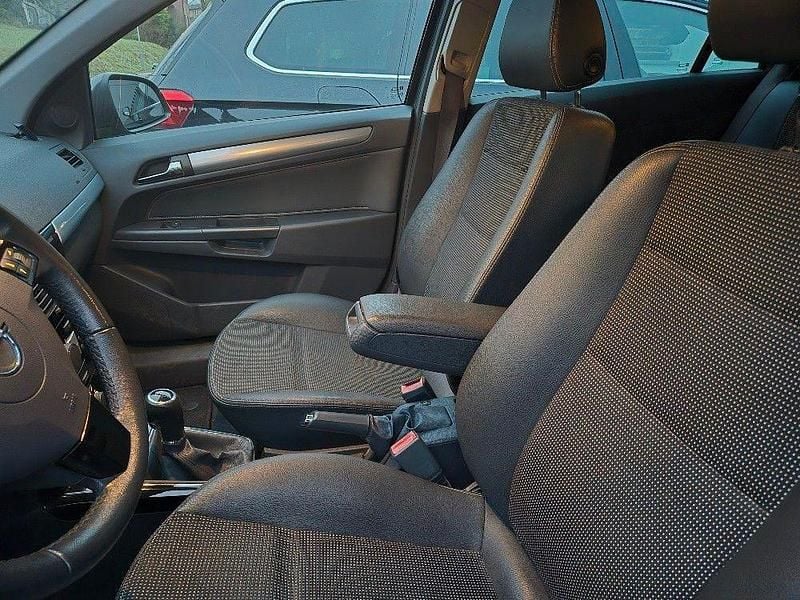 Gebraucht Opel Astra Innovation 116 PS (85 kW) 2009 Grau Kombi