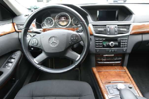 Gebraucht Mercedes E200 136 PS (100 kW) 2012 Schwarz metallic Limousine