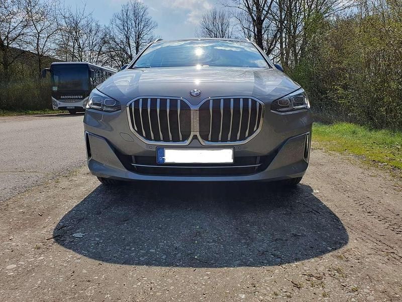Grau Gebraucht 2022 BMW 220 Luxury Line Kombi | 28.500 € (Fairer Preis) - Bild 1/4
