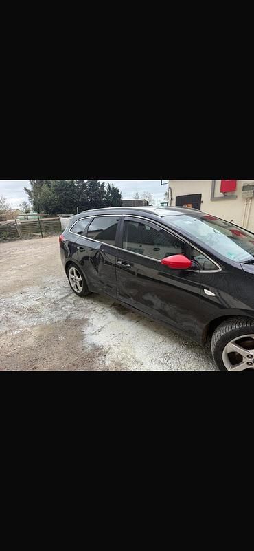 Second-hand Kia Ceed 128 CP (94 kW) 2015 Negru Hatchback