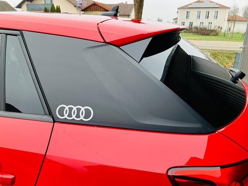 Gebraucht Audi Q2 S-Line 150 PS (110 kW) 2025 Rot SUV