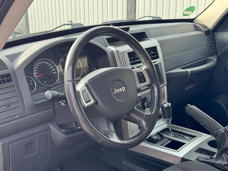 Gebraucht Jeep Cherokee 177 PS (130 kW) 2010 Schwarz SUV