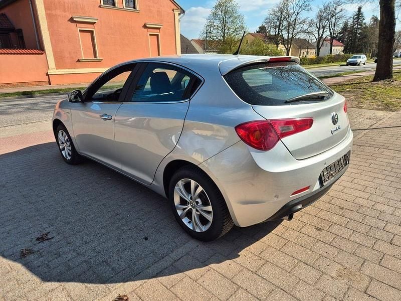 Gebraucht Alfa Romeo Giulietta Veloce 120 PS (88 kW) 2014 Silber Kleinwagen